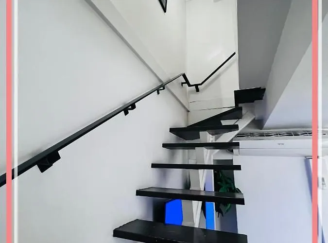 Big Windows With Full View 2br Loft Unit Free Wifi & Netflix At Victoria Bgc Apartment